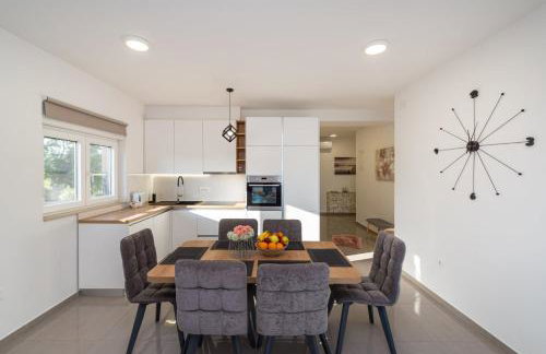 CROWONDER Sun Dance Apartments with Heated Swimming Pool Seaview and Garden - Foto 35