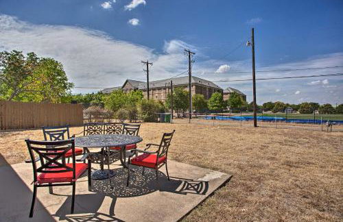 Home in Historic Waxahachie with Yard and Patio! - Foto 22