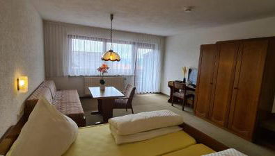 Doppelzimmer Heimatliebe mit schönem Balkon - Pension Hauber - Foto 3