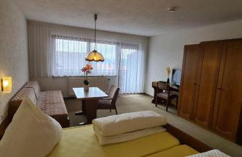 Doppelzimmer Heimatliebe mit schönem Balkon - Pension Hauber - Foto 3