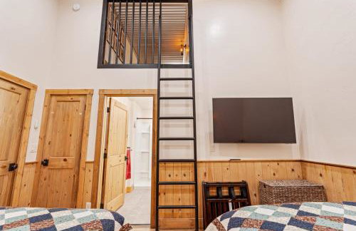 Historic Yellowstone Saloon - Foto 38