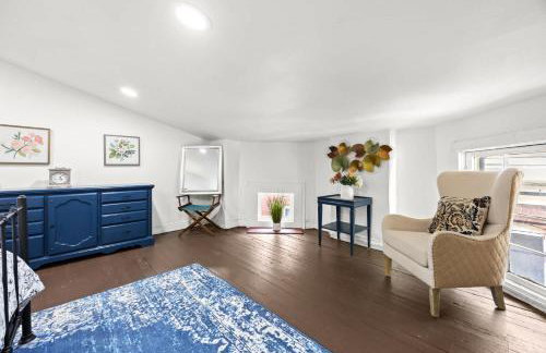 Elegant Manor w Private Yard & Modern Amenities - Foto 49