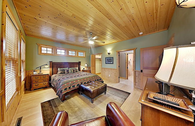 Round House on Round Lake - Photo 8