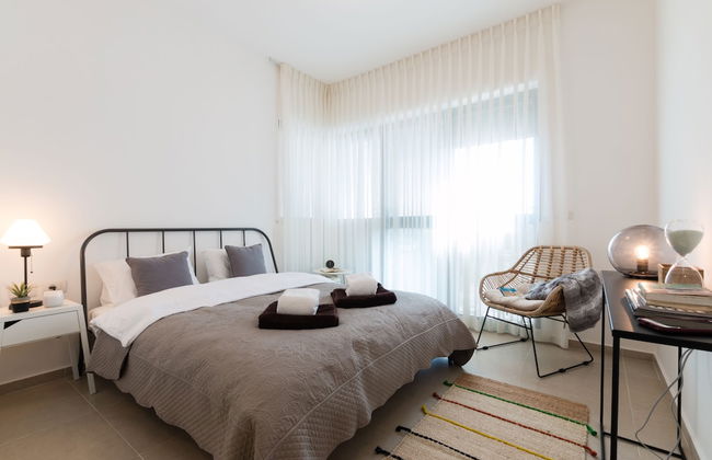 Artsy Modern Bright Apt in Bat Yam - Foto 3