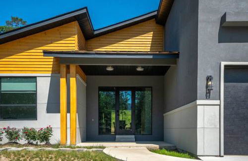 Modern Retreat 10 min-Oaklawn BBQ grill Pavillion Kids playground - Foto 5