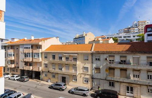 Unique Riverview Apartment - Photo 32