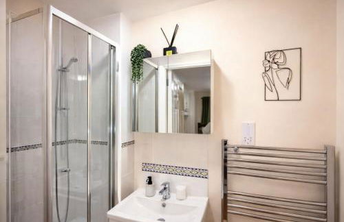 Central Comfort Southampton, Free Parking - Photo 8