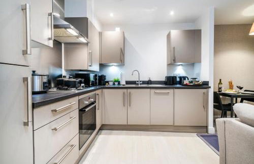 TheCountingSheep - Heathrow in 15 mins - Glass Balcony - Dedicated Workspace - Foto 17