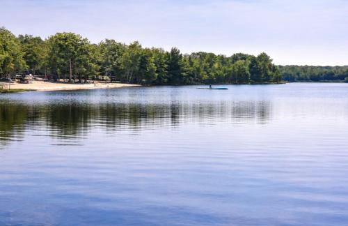 WOW!! Ultimate Pocono Retreat Hot Tub, Game Room, Fire Pit, Near Lakes & Hiking! - Foto 58