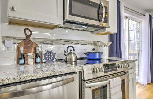 NEW! Updated Mystic Home w/ Sauna, Hot Tub & Deck - Foto 18