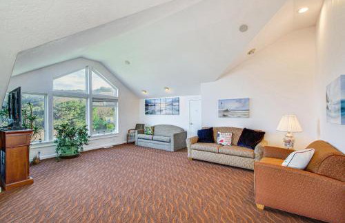 Oceanfront Castle with Hot Tub and Game Room - Foto 10