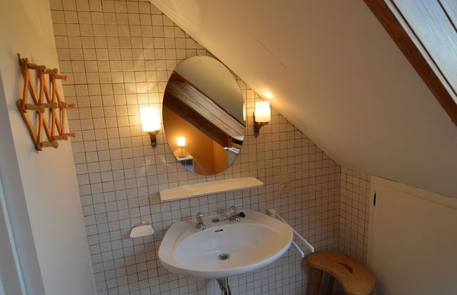 Hillside Retreat With Pond - Photo 17