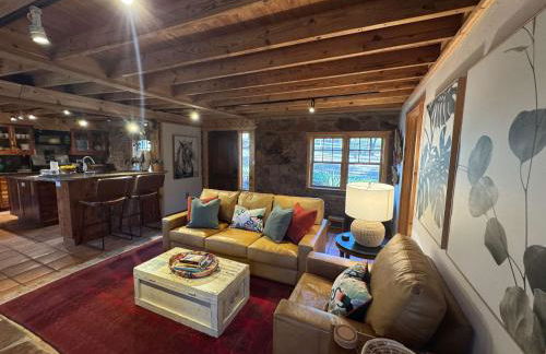 Cozy Cabin on Route 66 with Hot Tub- Edmond, OK - Foto 9