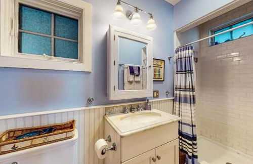 Commercial Street Retreat - Foto 8