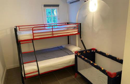 Villa with a big garden and heated pool - Photo 38