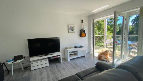 Beautiful Riverside Holiday Home - Foto 5