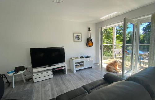 Beautiful Riverside Holiday Home - Foto 5