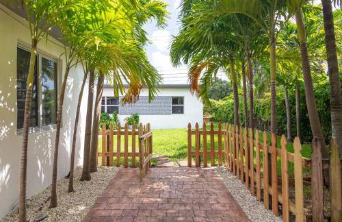 Serene Cottage Retreat Ideal for Couples & Solo Travelers - Photo 3