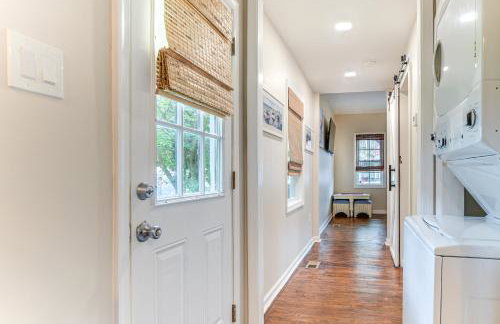 Walk to Town and River Charming Home in North East! - Foto 15