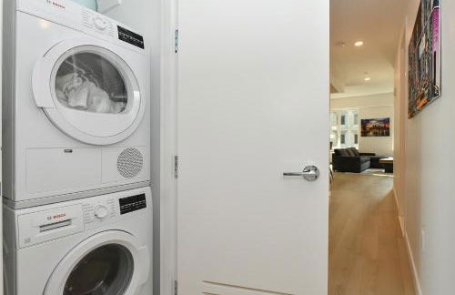 Contemporary Luxury 3BR 2BA Downtown NYC - Photo 28