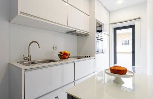 Sleek Apartment with Balcony by HostWise - Foto 15