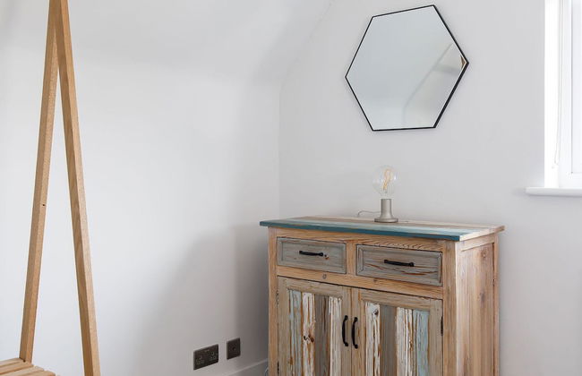 Coastal Retreat for 6 Close to Beaches - Photo 21