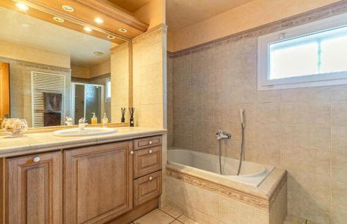 2 Bedroom Amazing Home In Noves - Foto 19