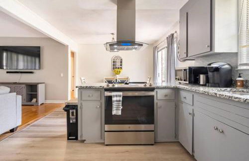 Updated home near Fort Jackson - Foto 15