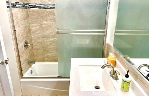 FuLLy LoAdeD ReSerVaTioN 3bed 2ba w Parking - Photo 36