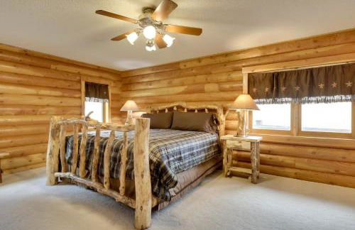 Hill City Log Cabin Along Newton Creek! - Foto 14