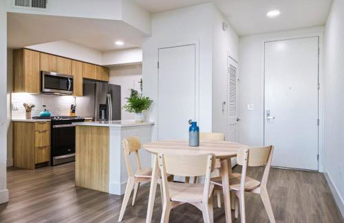 Spacious 2BDR in SM - 5 minutes walk to the beach! - Foto 7