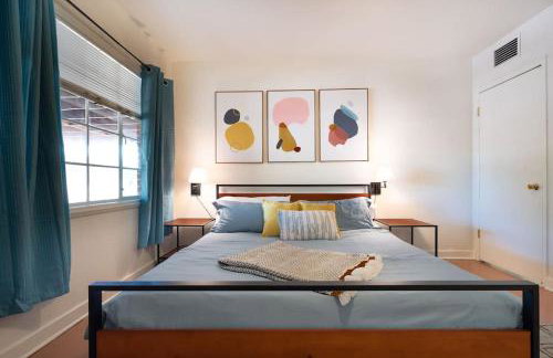 Cali 2BR Getaway Firepit, Yard & Spring Charm - Foto 1