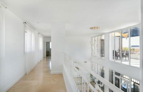 Dream beach-side villa with sea views & close to golf - Photo 55