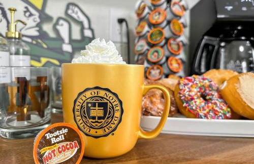 Step into School Spirit at the Golden Dome Getaway - Foto 25