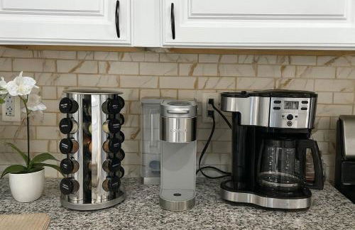 Modern 5BR with Full Kitchen, Game Room, Fenced Yard and BBQ Grill - Foto 14