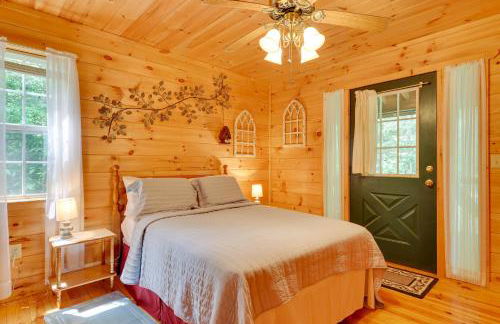 Secluded Cross Creek Cabin with Deck and Fire Pit! - Foto 10