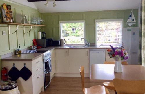 Beech Hut - a streamside family escape near Salcombe and Beaches - Foto 36