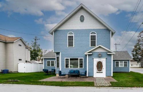 Luxurious 5 BR Home in the Heart of Sylvan Beach - Foto 1