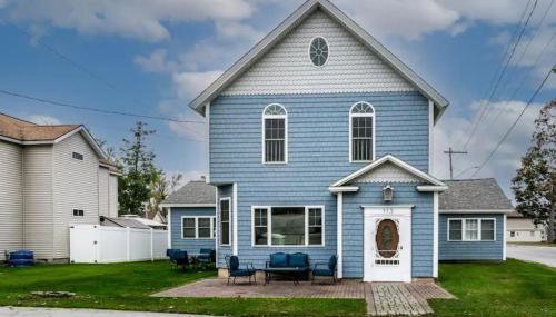 Luxurious 5 BR Home in the Heart of Sylvan Beach - Foto 1