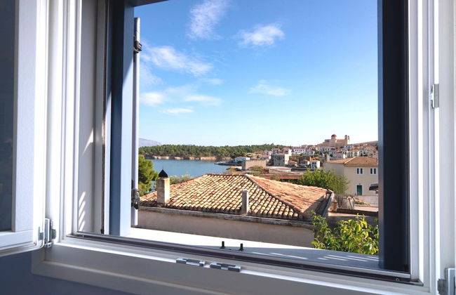 Nautilus Luxury Suites - Photo 9