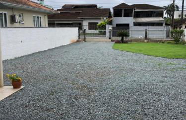 Casa Iririú · Casa exclusiva no terreno com jardim - Photo 34