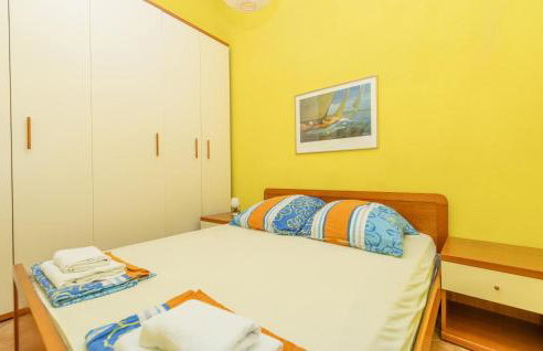 1 Bedroom Nice Apartment In Lukovo - Foto 5