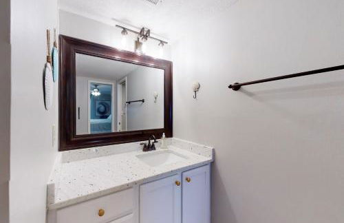 Romar Tower Beachfront Condos - Foto 70