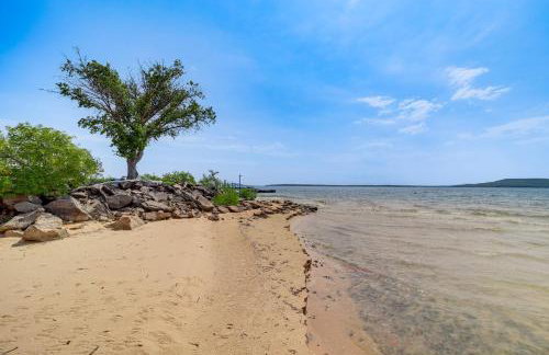 Lakefront Eufaula Escape with Dock and Private Beach! - Foto 37