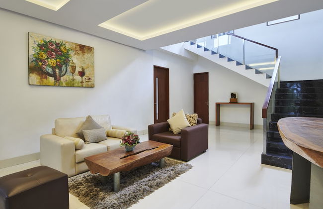 Ohara City View 5BR Villa Heated Pool and Billiard - Photo 19