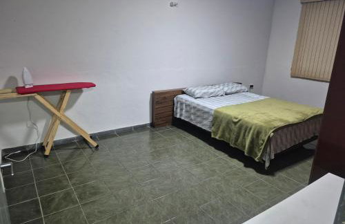 Casa com dois quartos,dois banheiros,sendo um, uma suíte,sala de estar cozinha e garagem - Foto 11