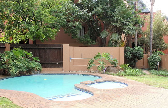 Exquisite 2 Bedroom Garden Townhouse in the Heart of Fourways - Photo 26