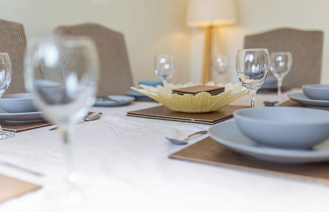 Central 2 Bed House w/ Garden and Free Parking! - Photo 69