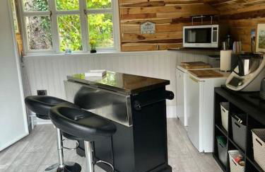 The Shed . A cosy, peaceful, 96% recycled, chalet. - Foto 9