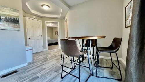 Charming 4BR Home in Liberty Township w Large Deck - Foto 5